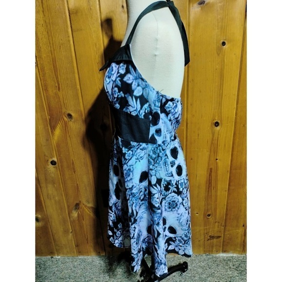 Hot Topic Skulls and flowers halter mini dress size XL - Picture 2 of 8